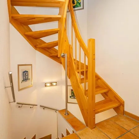 Prázdninový dům Mine Heimat Twee, Moderne Und Gut Ausgestattete Reet-doppelhaushaelfte Fuer 4 Personen In Zingst