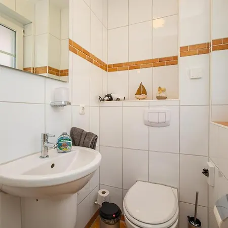 Prázdninový dům Mine Heimat Twee, Moderne Und Gut Ausgestattete Reet-doppelhaushaelfte Fuer 4 Personen In