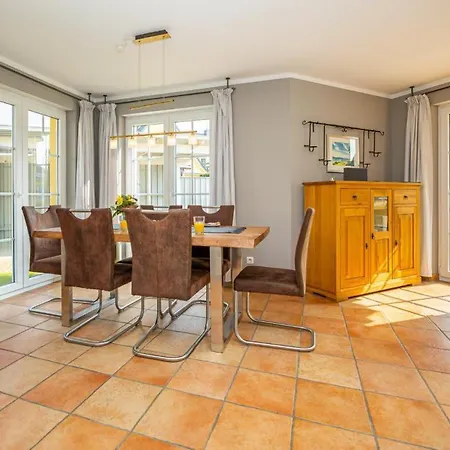 Prázdninový dům Mine Heimat Twee, Moderne Und Gut Ausgestattete Reet-doppelhaushaelfte Fuer 4 Personen In Zingst