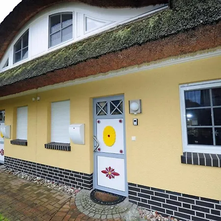 Prázdninový dům Mine Heimat Twee, Moderne Und Gut Ausgestattete Reet-doppelhaushaelfte Fuer 4 Personen In Zingst